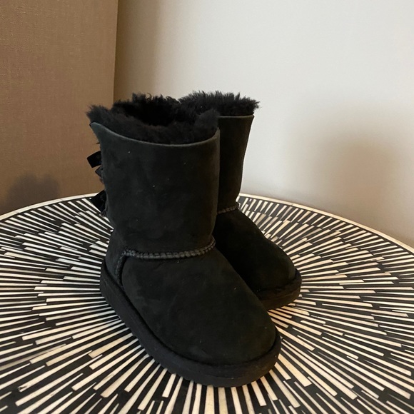 Girls Ugg’s - Picture 3 of 4